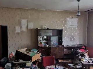 Miniatura: Opuszczona Kamienica Z wyposażeniem