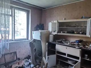 Miniatura: Opuszczona Kamienica Z wyposażeniem