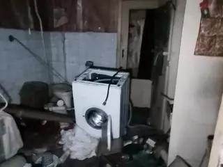 Miniatura: Opuszczona Kamienica Z wyposażeniem