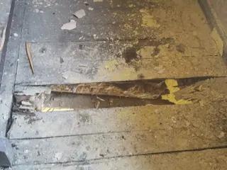 Miniatura: Opuszczona Kamienica Z wyposażeniem