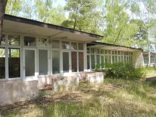 Miniatura: Opuszczony ośrodek wypoczynkowy