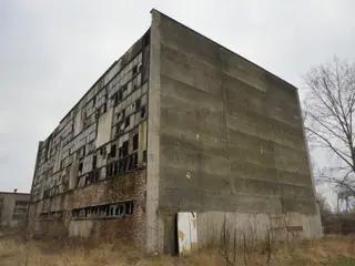 Miniatura: Opuszczony zakład przemysłowy