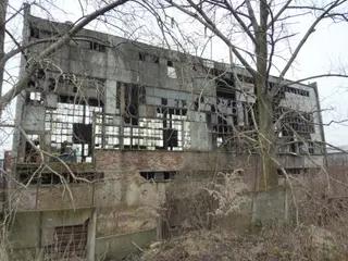 Miniatura: Opuszczony zakład przemysłowy