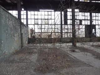 Miniatura: Opuszczony zakład przemysłowy