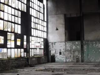 Miniatura: Opuszczony zakład przemysłowy