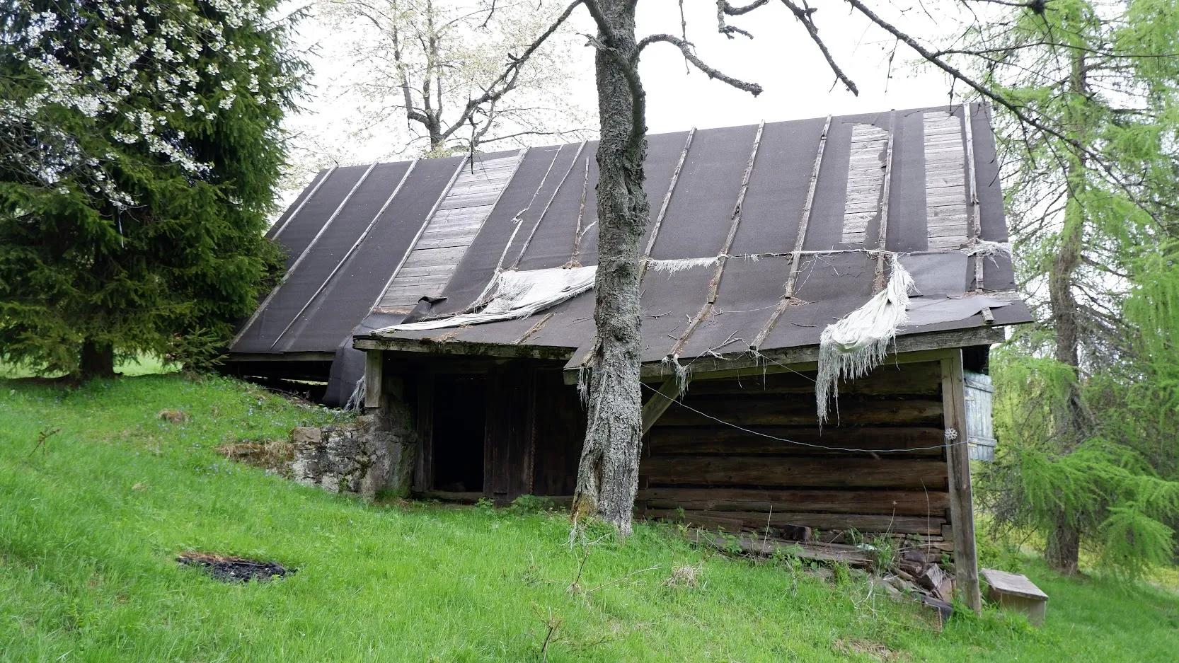 Zdjęcie opuszczonego miejsca: Dom przy szlaku