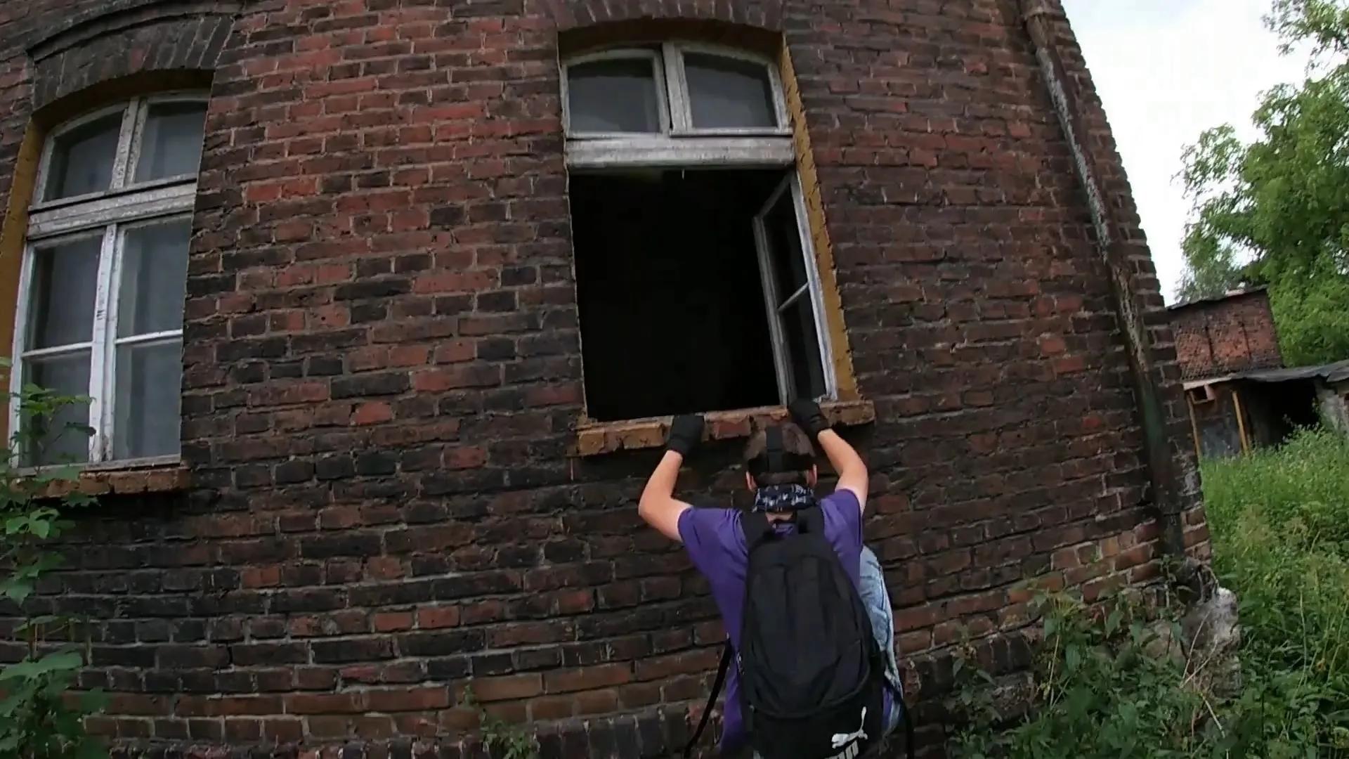 Zdjęcie opuszczonego miejsca: Opuszczona kamienica z całym wyposażeniem