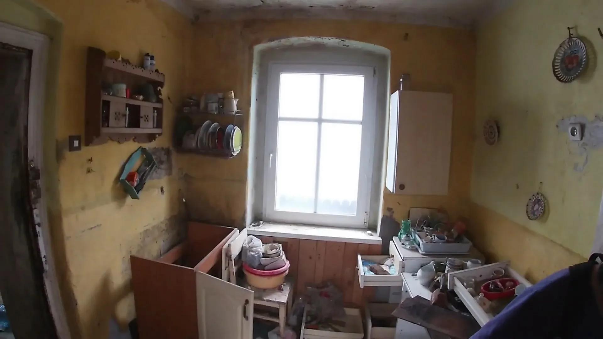 Zdjęcie opuszczonego miejsca: Opuszczona kamienica z całym wyposażeniem