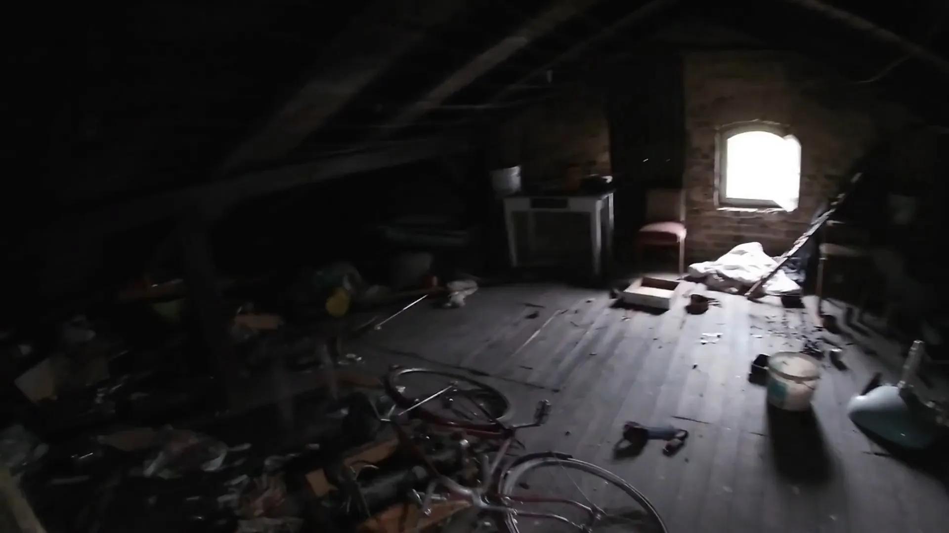 Zdjęcie opuszczonego miejsca: Opuszczona kamienica z całym wyposażeniem