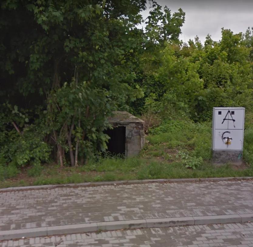 Zdjęcie opuszczonego miejsca: mały opuszczony dom