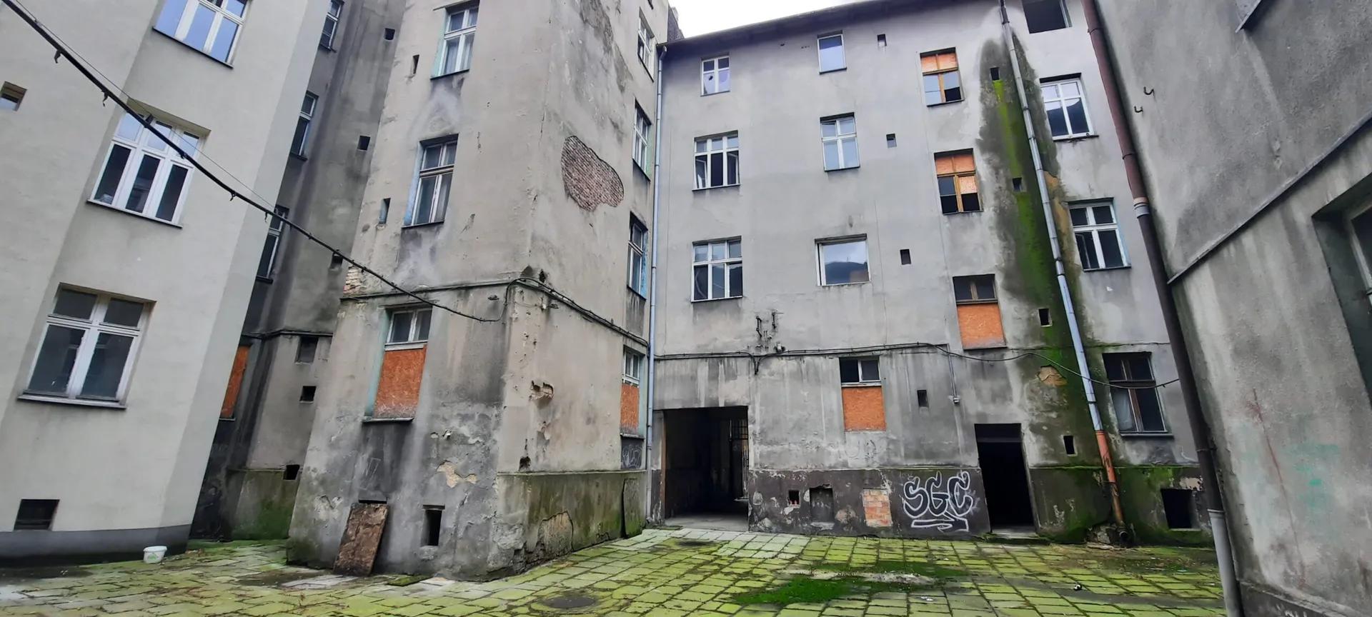 Zdjęcie opuszczonego miejsca: Zespół kamienic mieszkalnych