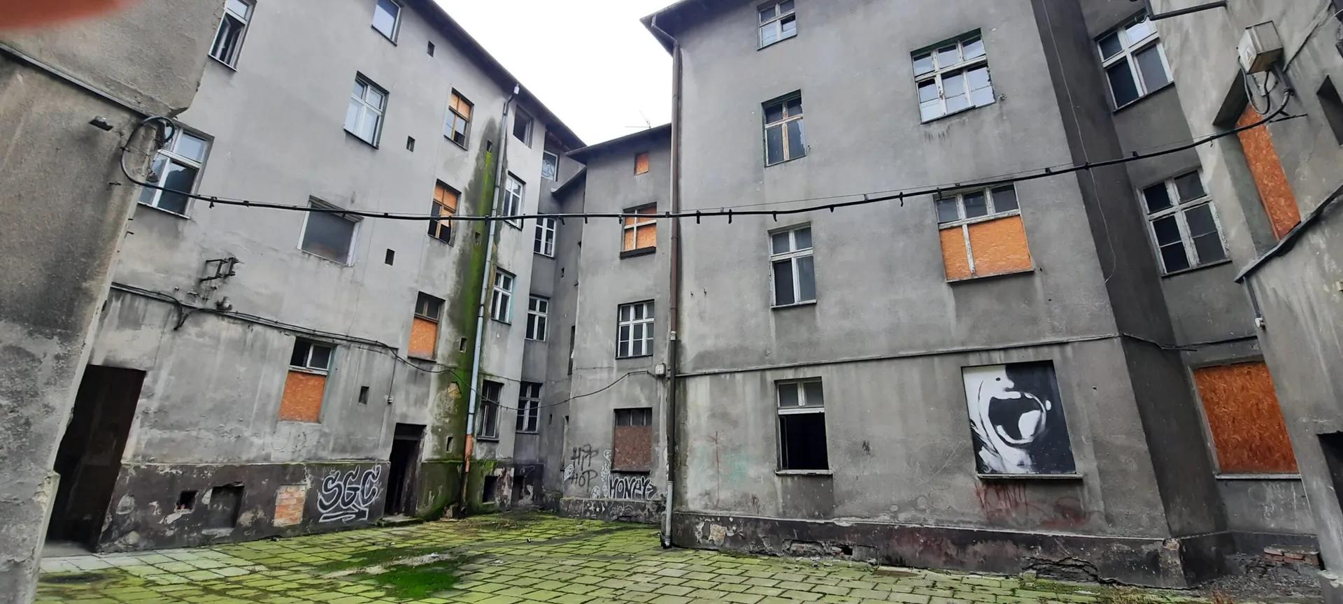 Zdjęcie opuszczonego miejsca: Zespół kamienic mieszkalnych