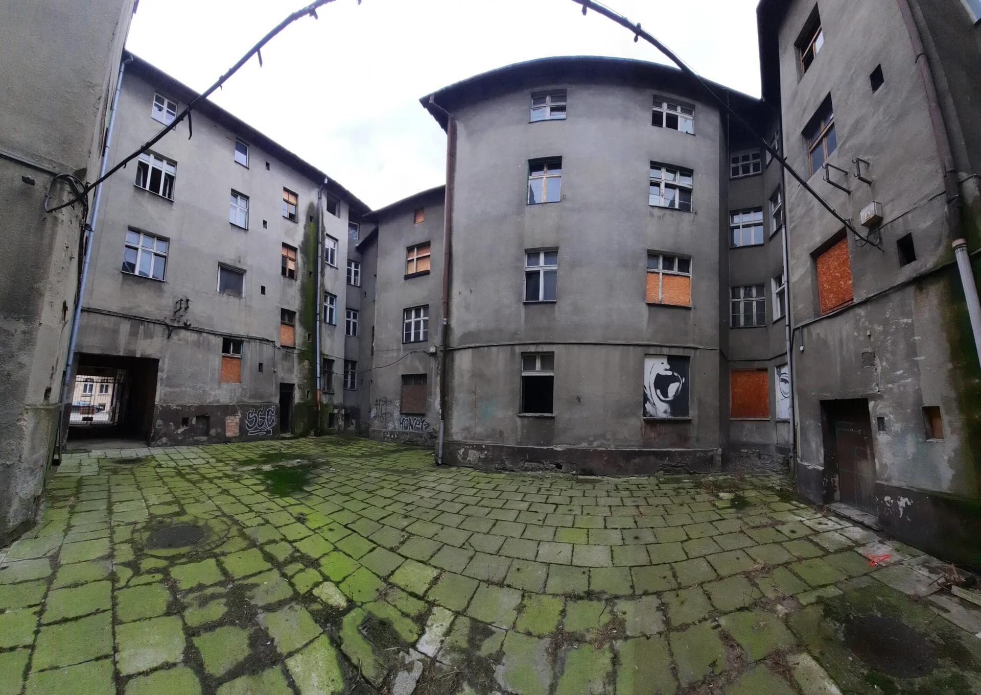 Zdjęcie opuszczonego miejsca: Zespół kamienic mieszkalnych