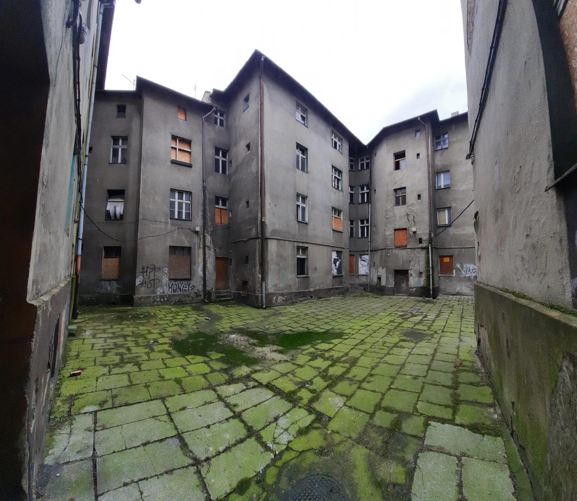 Zdjęcie opuszczonego miejsca: Zespół kamienic mieszkalnych