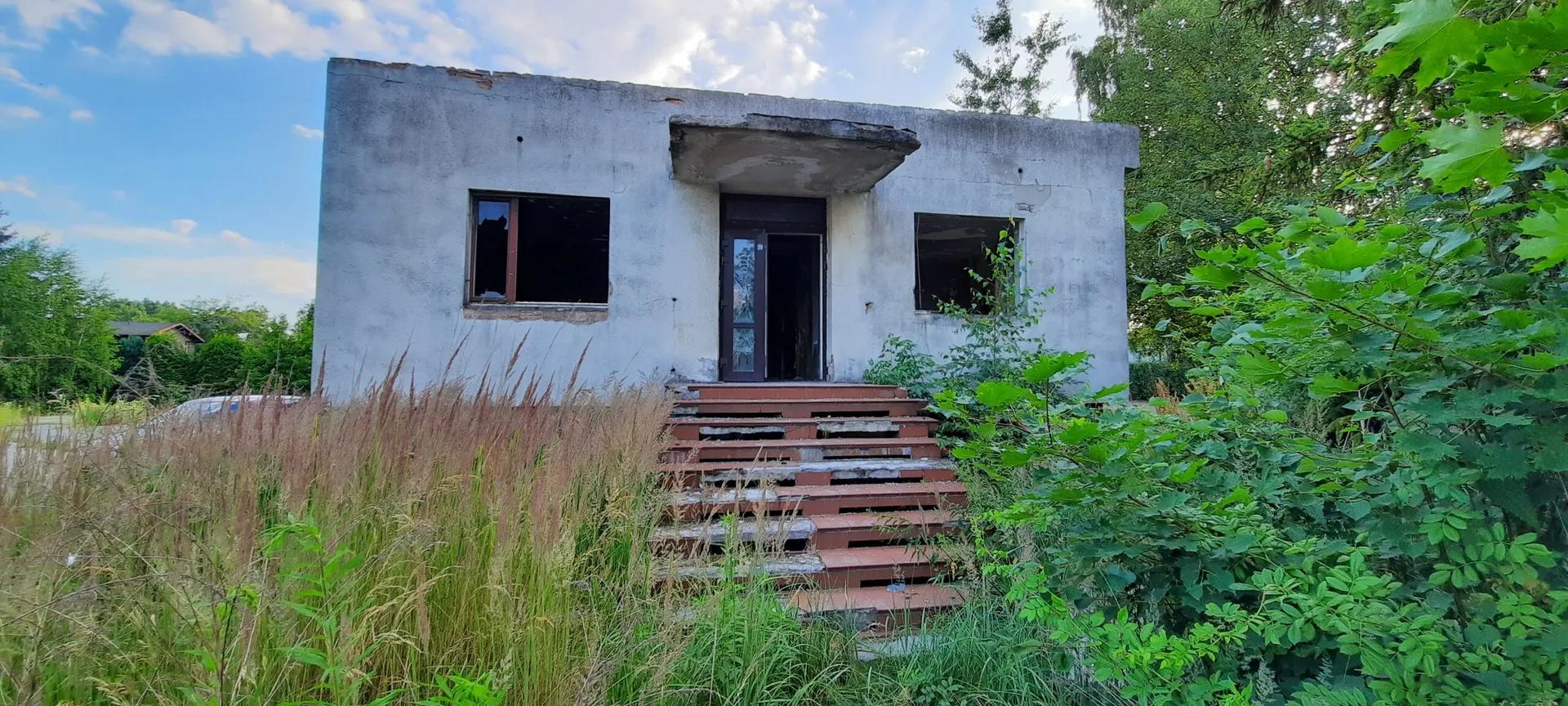 Zdjęcie opuszczonego miejsca: Budynek biurowy firmy warsztatowo-magazynowej