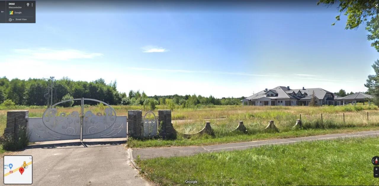 Zdjęcie opuszczonego miejsca: Sporej wielkosci zajazd / hotel przy trasie DK60 pomiędzy Gośtyniem a Płockiem.