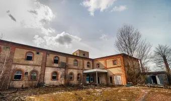 Zdjęcie opuszczonego miejsca: Opuszczony zakład Sunset Suits