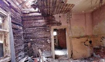 Zdjęcie opuszczonego miejsca: Opuszczony dom z lokatorem