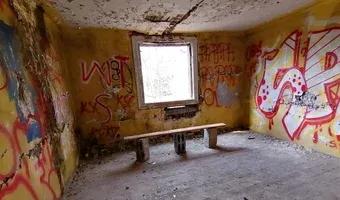 Zdjęcie opuszczonego miejsca: Opuszczony dom z lokatorem