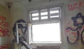 Zdjęcie opuszczonego miejsca: Opuszczony dom z lokatorem