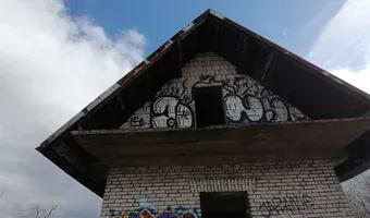 Zdjęcie opuszczonego miejsca: Niedokończony domek letniskowy