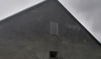 Zdjęcie opuszczonego miejsca: Opuszczony dom z mniejszym budynkiem