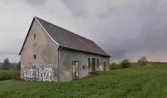 Zdjęcie opuszczonego miejsca: Opuszczony dom z mniejszym budynkiem