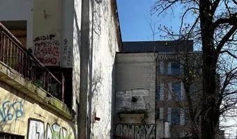 Zdjęcie opuszczonego miejsca: Opuszczona kamienica z restauracją