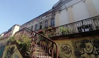 Zdjęcie opuszczonego miejsca: Opuszczona kamienica z restauracją