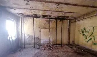 Zdjęcie opuszczonego miejsca: Opuszczona kamienica z restauracją