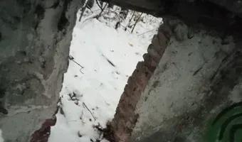 Zdjęcie opuszczonego miejsca: Tajemnicza ruina obok osiedla