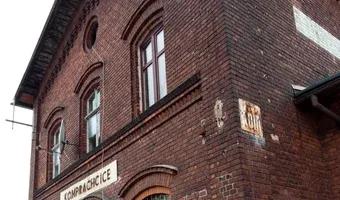 Zdjęcie opuszczonego miejsca: Opuszczony dworzec w Komprachcicach