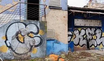 Zdjęcie opuszczonego miejsca: Opuszczona kamienica ze spalonym dachem