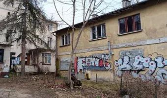 Zdjęcie opuszczonego miejsca: Opuszczona kamienica ze spalonym dachem