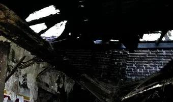 Zdjęcie opuszczonego miejsca: Opuszczona kamienica ze spalonym dachem