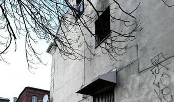 Zdjęcie opuszczonego miejsca: Opuszczona kamienica ze spalonym dachem