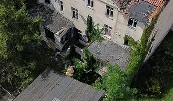 Zdjęcie opuszczonego miejsca: Opuszczona kamienica ze spalonym dachem