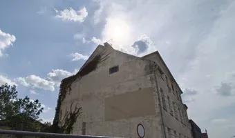 Zdjęcie opuszczonego miejsca: Opuszczona kamienica ze spalonym dachem