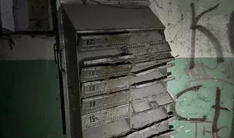 Zdjęcie opuszczonego miejsca: Opuszczona kamienica "spadające tynki"