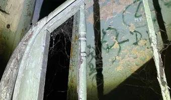 Zdjęcie opuszczonego miejsca: Opuszczona kamienica "spadające tynki"