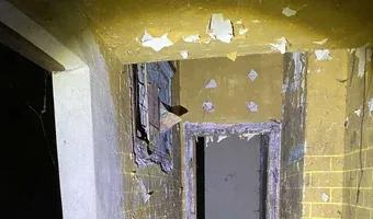 Zdjęcie opuszczonego miejsca: Opuszczona kamienica "spadające tynki"