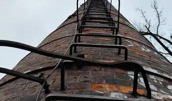 Zdjęcie opuszczonego miejsca: Komin dawnej odlewni żeliwa