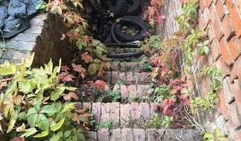 Zdjęcie opuszczonego miejsca: Opuszczony dom na ulicy wszystkich świętych.