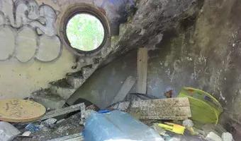 Zdjęcie opuszczonego miejsca: Zrujnowana wieża kolejowa