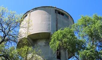 Zdjęcie opuszczonego miejsca: Zrujnowana wieża kolejowa