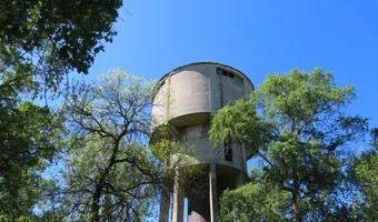 Zdjęcie opuszczonego miejsca: Zrujnowana wieża kolejowa