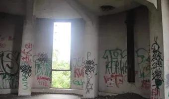 Zdjęcie opuszczonego miejsca: Zrujnowana wieża kolejowa