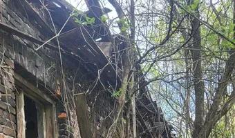 Zdjęcie opuszczonego miejsca: Opuszczony blok obok kładki z wagonami