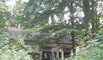 Zdjęcie opuszczonego miejsca: Budynki byłej jednostki przy j. Szmaragdowym