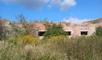 Zdjęcie opuszczonego miejsca: Opuszczony budynek w wielkich łąkach